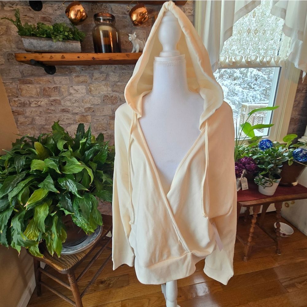 NWT VENUS Soft Cream Pullover 1X